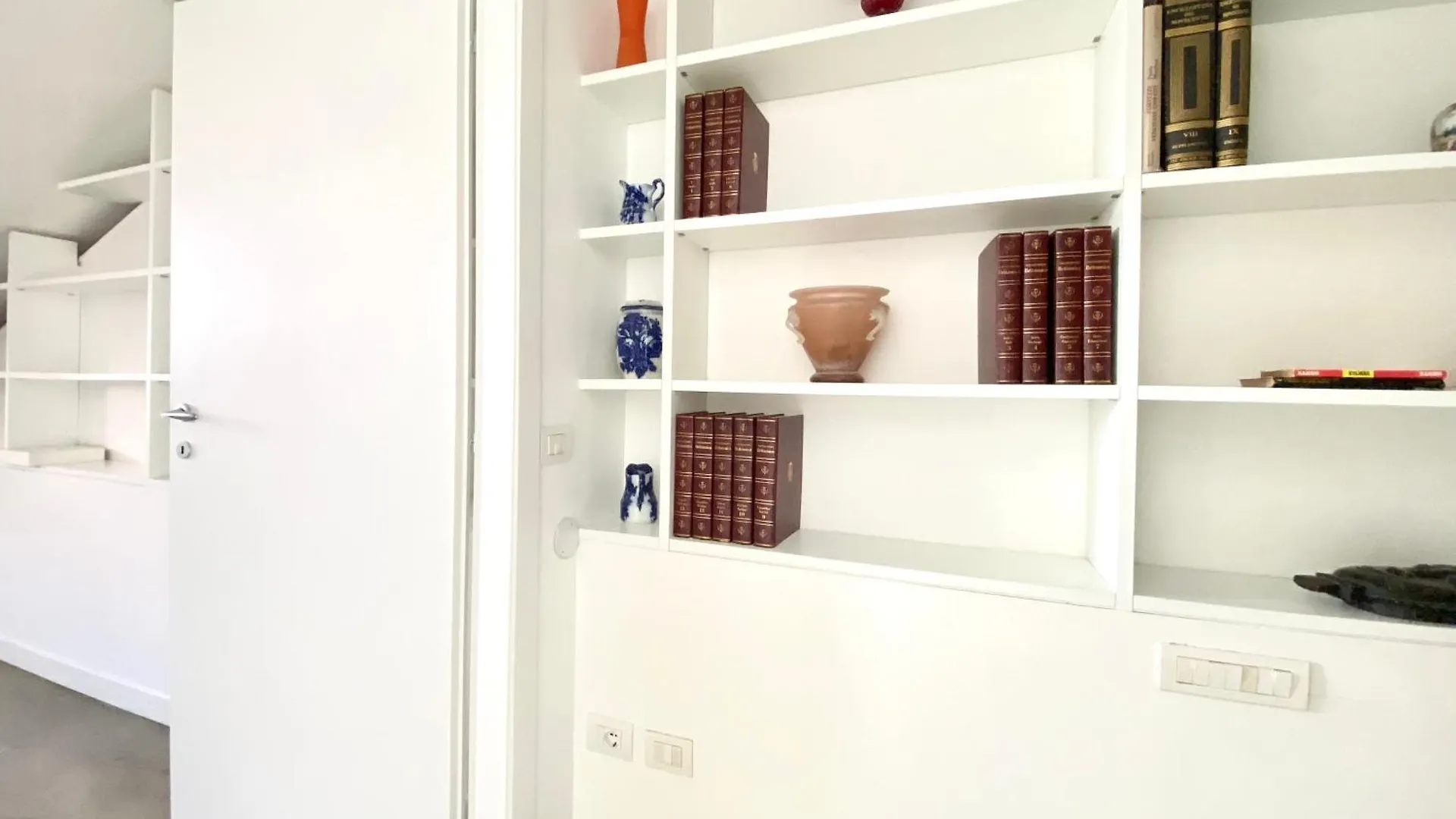 Homestay Sant Ambrogio Courtyard Room In Shared Flat Milan