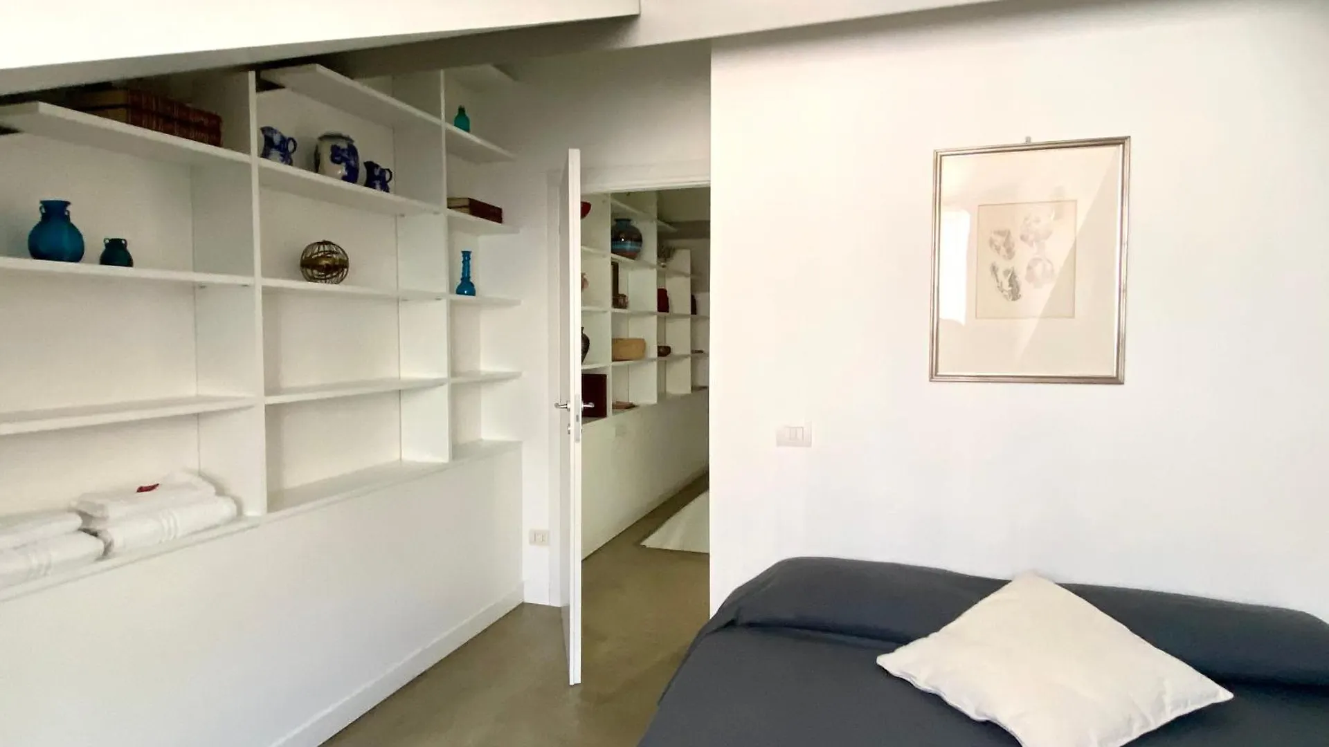 Homestay Sant Ambrogio Courtyard Room In Shared Flat Milan Italy
