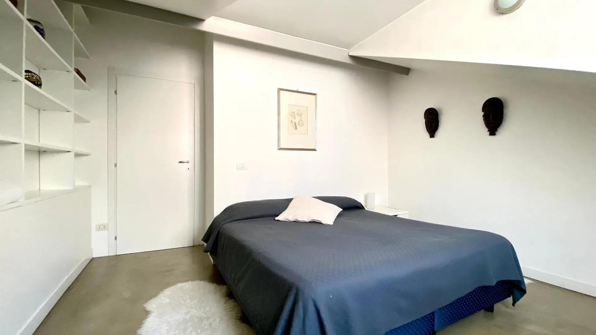 Sant Ambrogio Courtyard Room In Shared Flat Milan